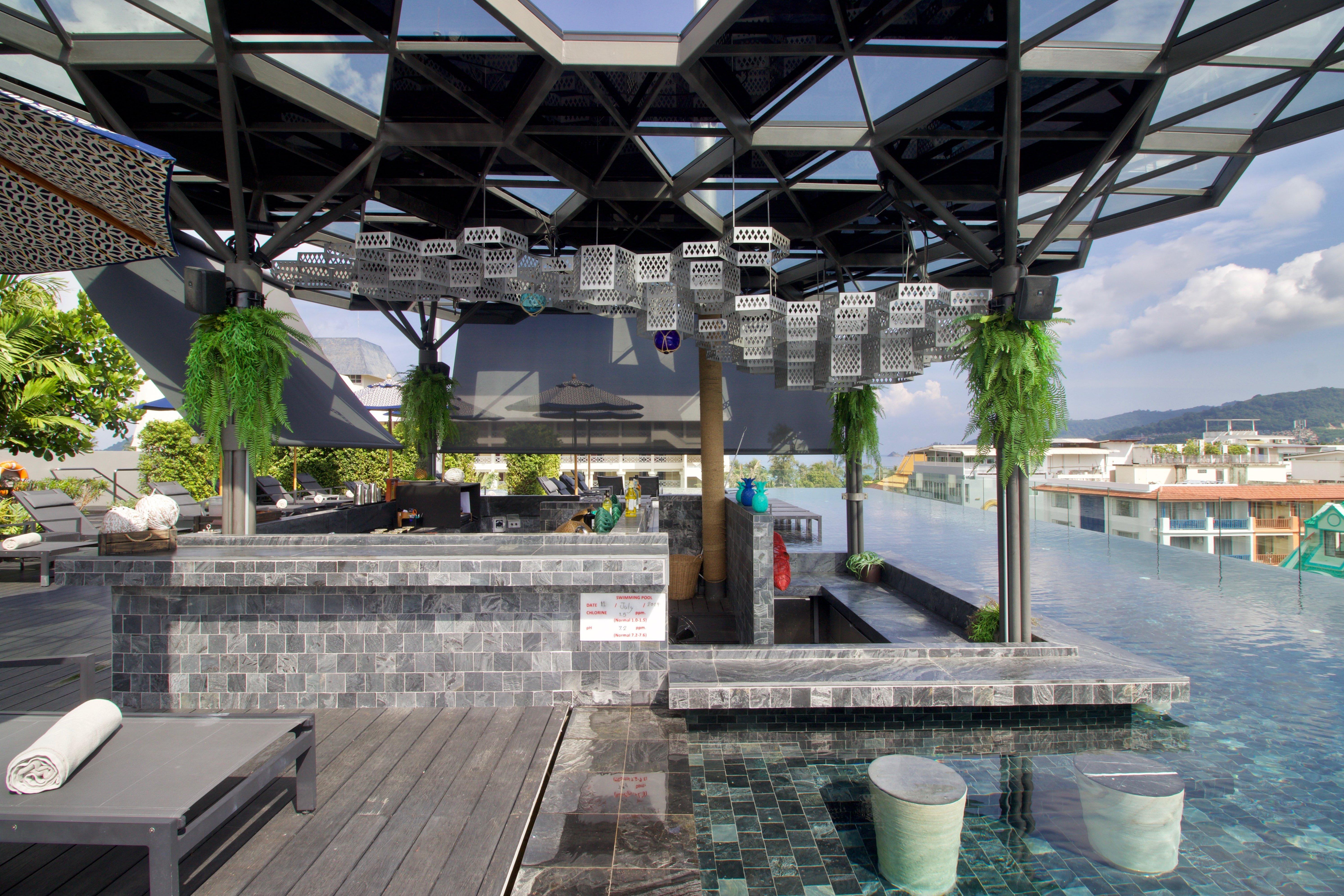Hotel Indigo Phuket Patong By Ihg Exterior foto The bar at the pool